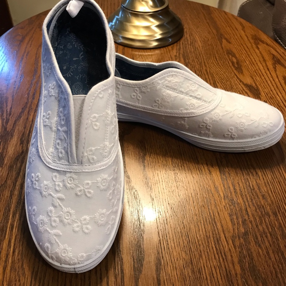 Women's Floral Embroidered Slide-on Sneaker, Size 6